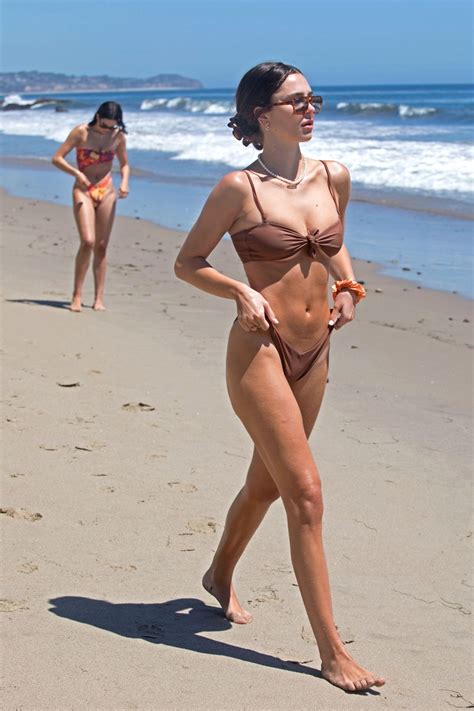hot sisters hamlin showed their sexy bodies on the beach