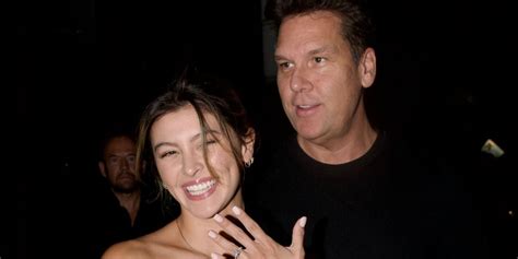 Dane Cook’s Fiancée Kelsi Taylor Flashes Her Engagement Ring During A