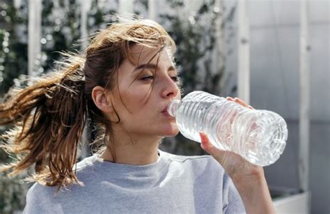 simple ways  stay hydrated   day simply shine living