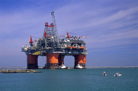 oil rig jobs   experience    needed qualifications  work  oil rigs