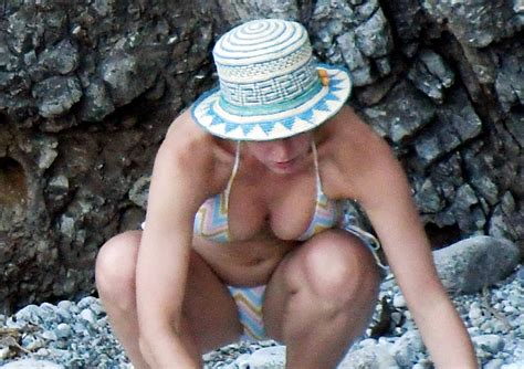 Katy Perry Parties With Her Friends In A Bikini At The