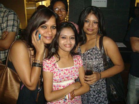 largest entertainement news and photo site in the world very sexy pose photo at dhaka dj party