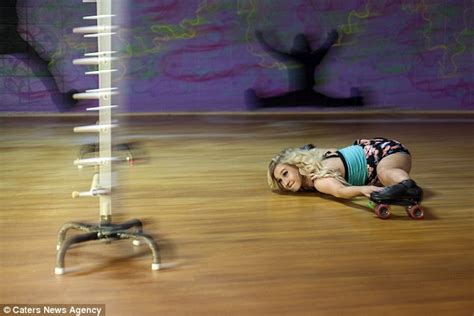 limbo queen kaitlyn conner does the splits while wearing roller skates daily mail online