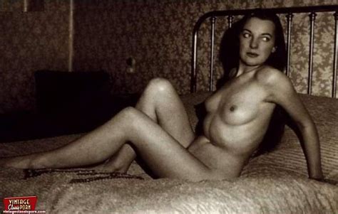vintage nude housewife
