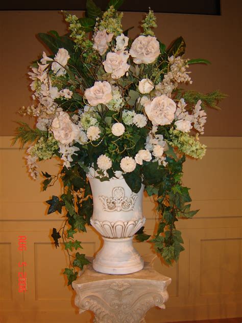 simply elegant weddings flower arrangements