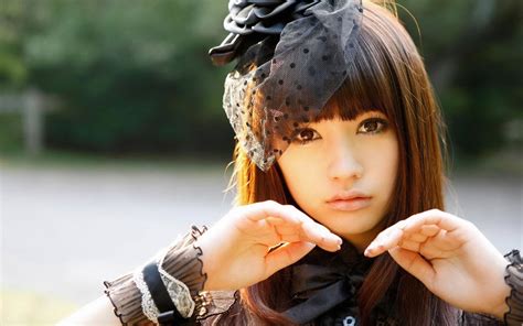 Download Japanese Girl Wearing Black Headdress Wallpaper