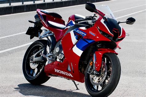 honda unveils specs  performance   cbrrr motorcycle news