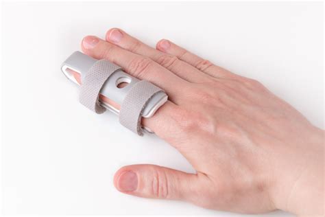 gebroken vinger symptomen oorzaak behandeling