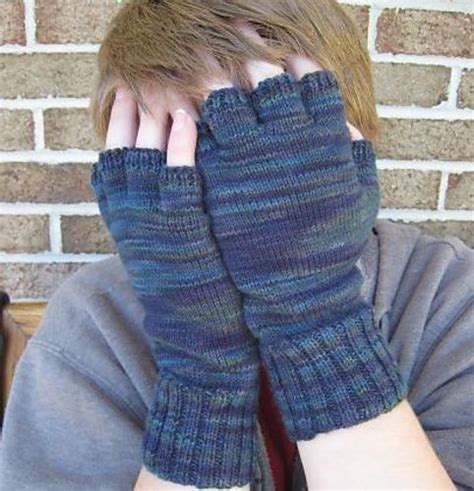 ravelry fingerless or not gloves pattern by paula mckeever needlework~knit hands and feet