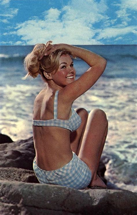 Glamorous Photos Of Beauties In Bikinis At The Beaches In The 1960s