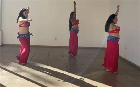 Muestra De Danza Árabe En El Centro Cultural Ricardo