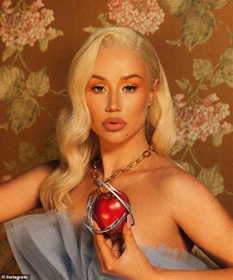 Iggy Azalea Lashes Out At Fans For Hounding Her After