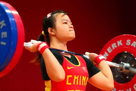 chinese lifter wins women s 53kg as weightlifting world