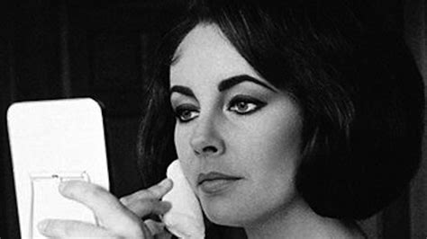 Elizabeth Taylor Made An Emo Makeup Tutorial Years Before Youtube