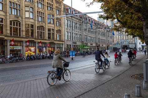 fietsen binnenkort verboden  deel centrum den haag mobiliteitsplatform