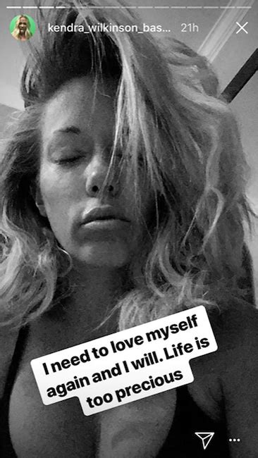 kendra wilkinson takes off her wedding ring and breaks down on