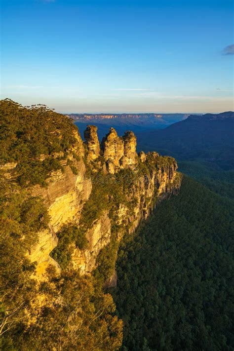 sunset   sisters lookout blue mountains australia  stock