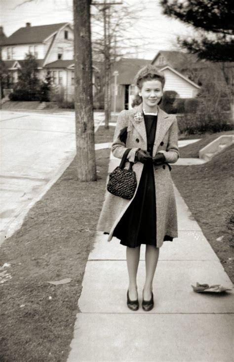 40 Fascinating Candid Snapshots That Show What Women Wore In The 1940s