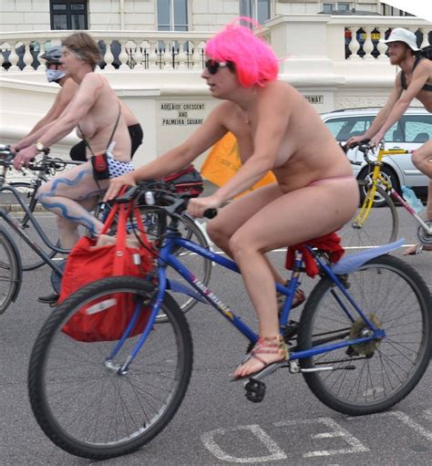 lady in pink wig brighton 2015 wnbr world naked bike ride 9 pics