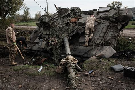 video shows ukraines special operations forces hunting russian   tank