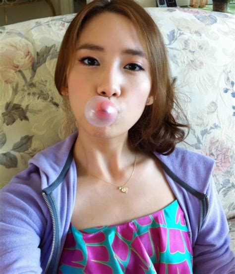 [picture] snsd s yoona is a cute bubble gum girl daily k pop news