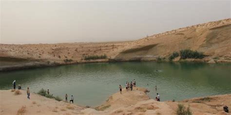 mysterious lake appears   middle  tunisian desert huffpost