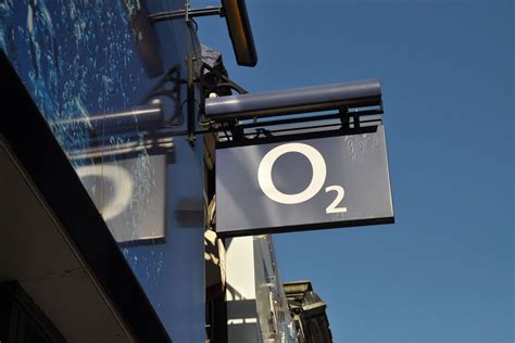o2 apologizes after service outage offers customers 10 percent refunds