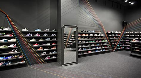 biggest   american athletic shoe stores display boutique