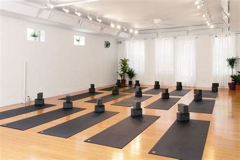 plant filled brooklyn yoga studio   happy place yoga studio decor yoga room design