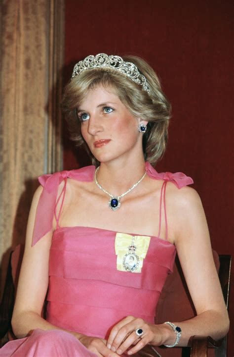 princess dianas  iconic jewelry moments
