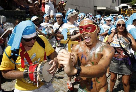karneval in brasilien warmlaufen vor der mega fete der