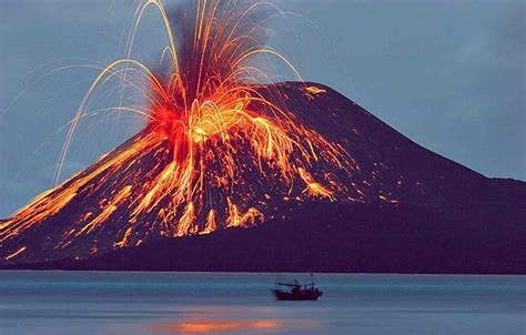 indonesian volcano     time krakatoa erupted describe   eruption  krakatau