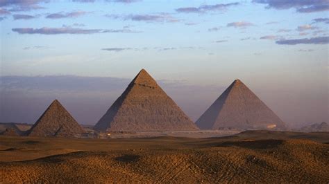 10 Bizarre Theories About The Pyramids That Don T Involve