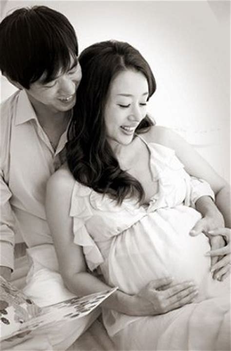 pregnant yoon son ha actress with her husband shin jae hyun pregnancy pinterest actresses