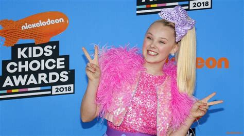 jojo siwa comes out as gay after viral born this way tiktok