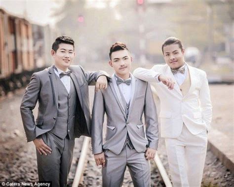 双语：全球首例三名男同性恋结婚 图 新浪教育 新浪网