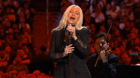 christina aguilera canta ave maria in onore di kobe bryant video