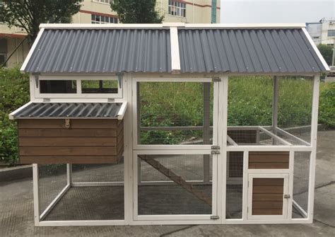 xxl superior farmhouse chicken coop  pvc roof