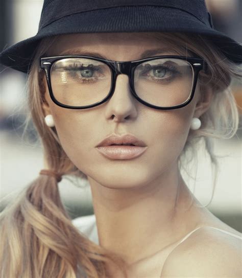 B3ad091e2fc4d0ca86cc901fd3ee13d3  736×845 Blonde With Glasses