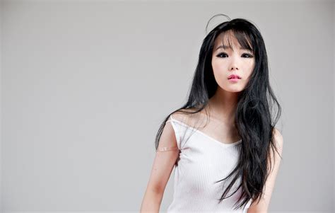 Im Soo Yeon Sexy In White Korean Models Photos Gallery