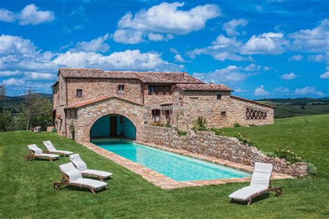 luxury farmhouse  sale  italy immobiliare italiano