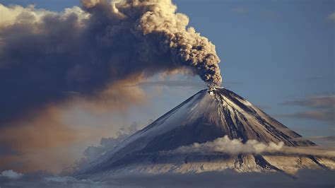 top ten volcanoes    erupt  prepper dome