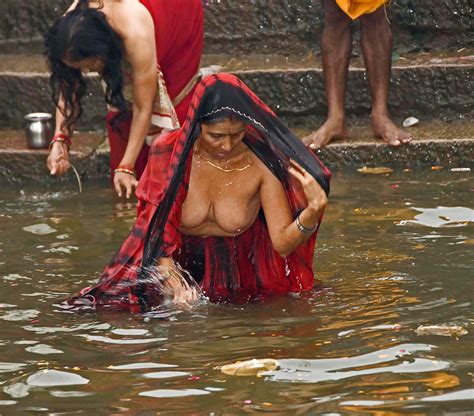 indian public bath 15 pics