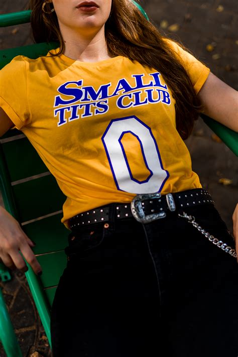 small tits club shirt mit high waist jeans modeblog