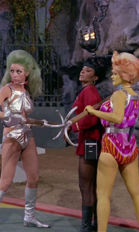 handi 18 fabulous star trek costumes and fashions from the original series