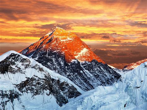 nepalese government  closed mount everest    busy spring climbing season