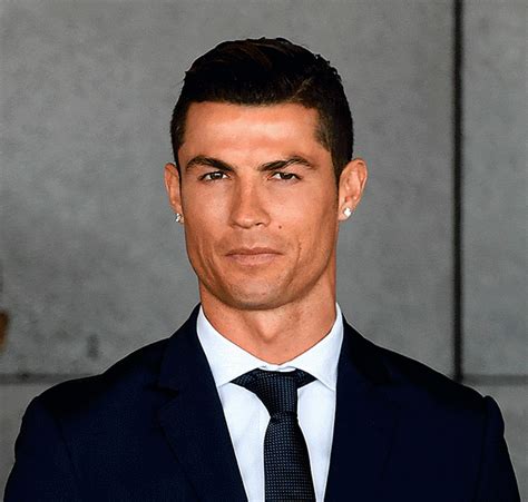 Ronaldo Bust Looks Nothing Like Ronaldo And The Internet Notices The