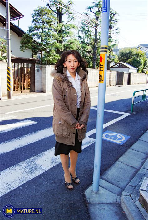 Skinny Japanese Milf Mako Shinozuka Gets Creampied After Her Job