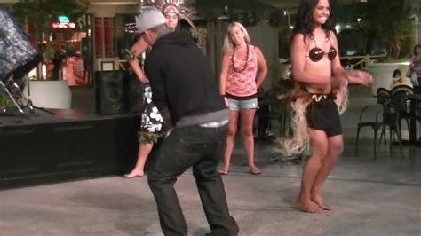 Hawaiian Dancing On The Las Vegas Strip Youtube