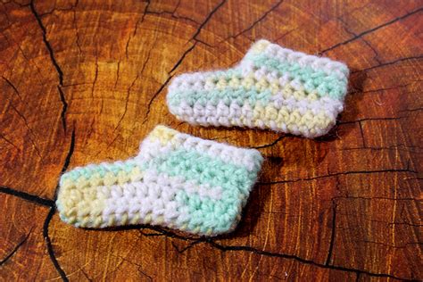 easy baby booties  crochet